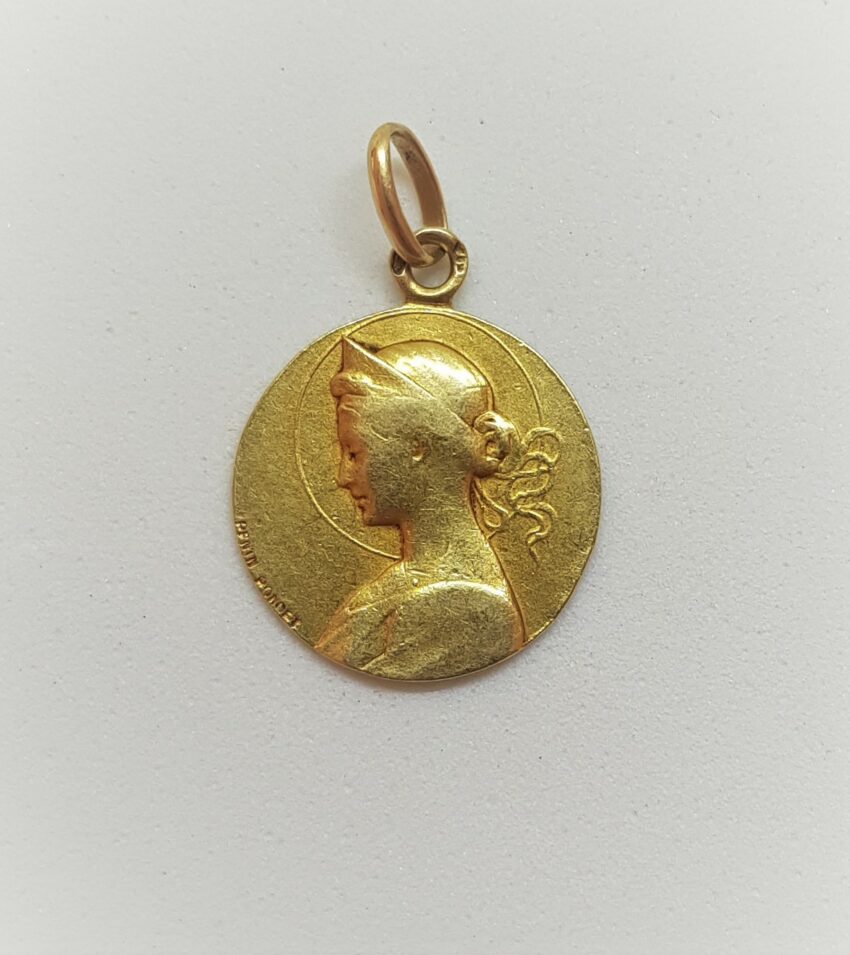 VENDUE. Médaille Vierge couronnée