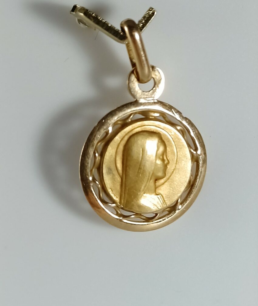 Petite médaille ajourée