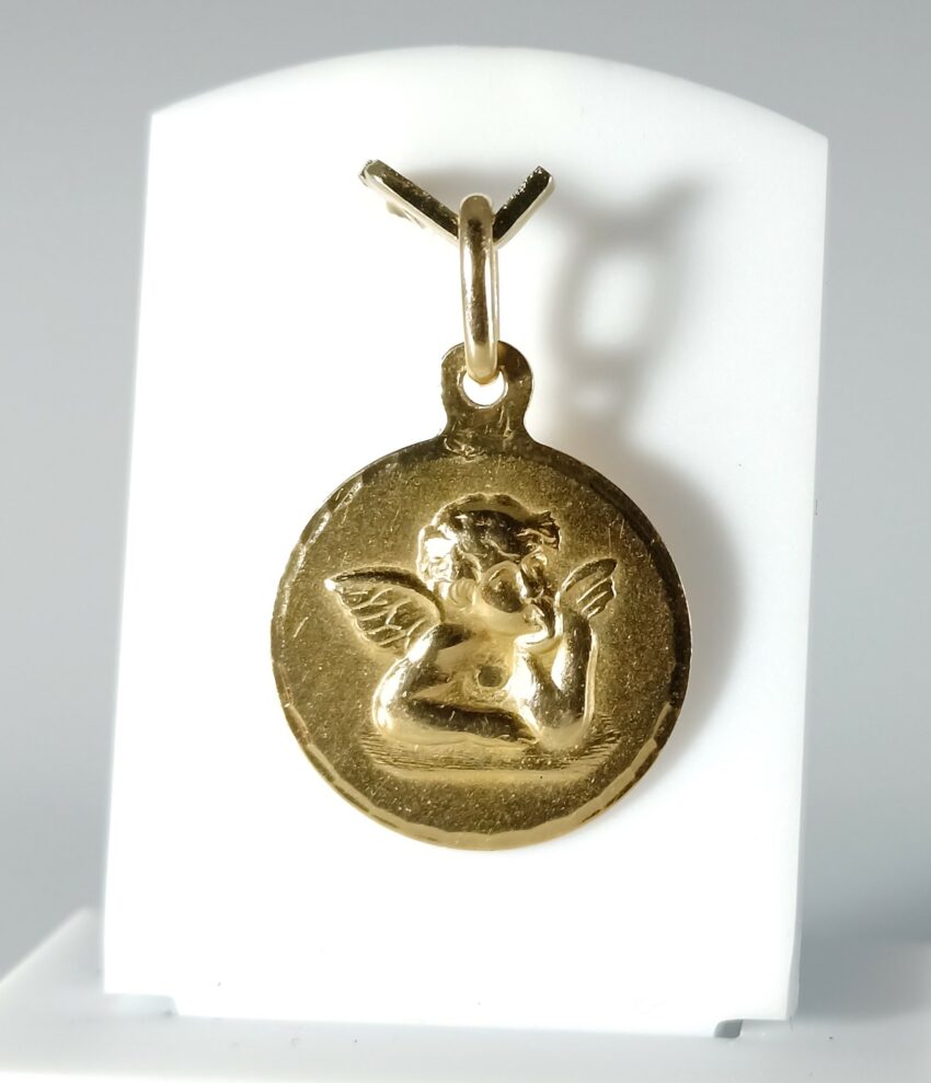 Vendue. Médaille ange en or