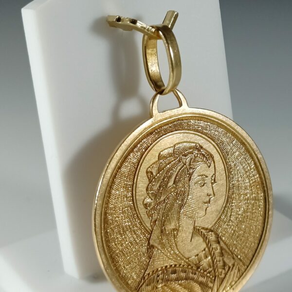 Rare médaille en or guilloché Sainte Vierge
