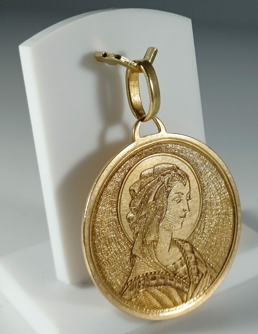 Rare médaille en or guilloché Sainte Vierge