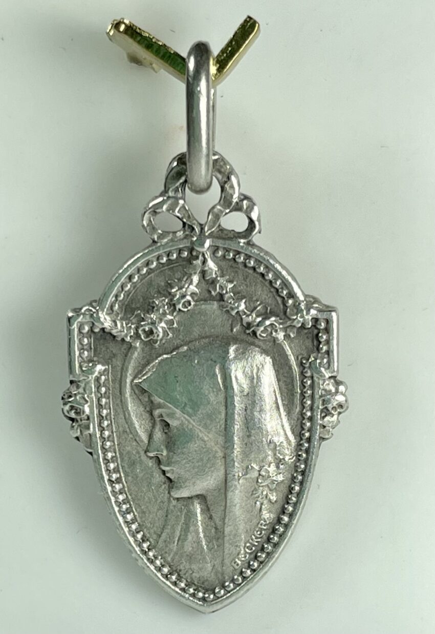 VENDUE. BECKER. Médaille de la Vierge en argent