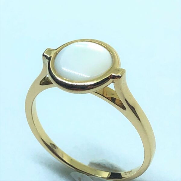 VENDUE. Bague or et nacre