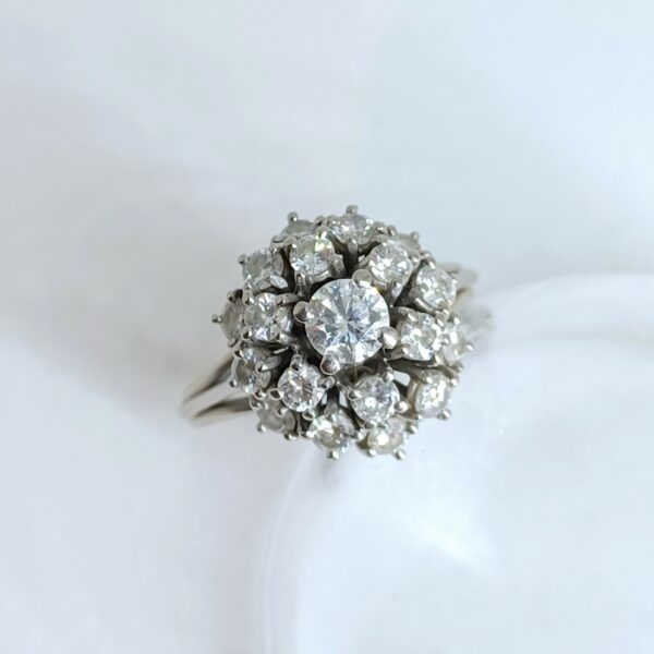 Bague en or et bouquet de diamants
