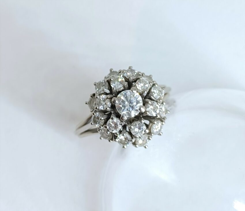 Bague en or et bouquet de diamants