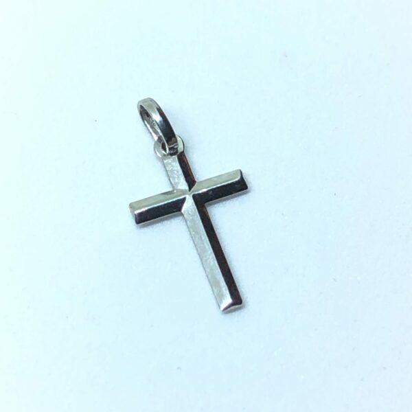Pendentif croix en or blanc