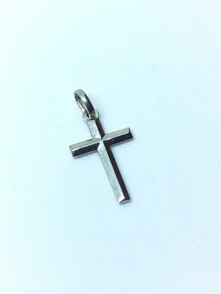 Pendentif croix en or blanc