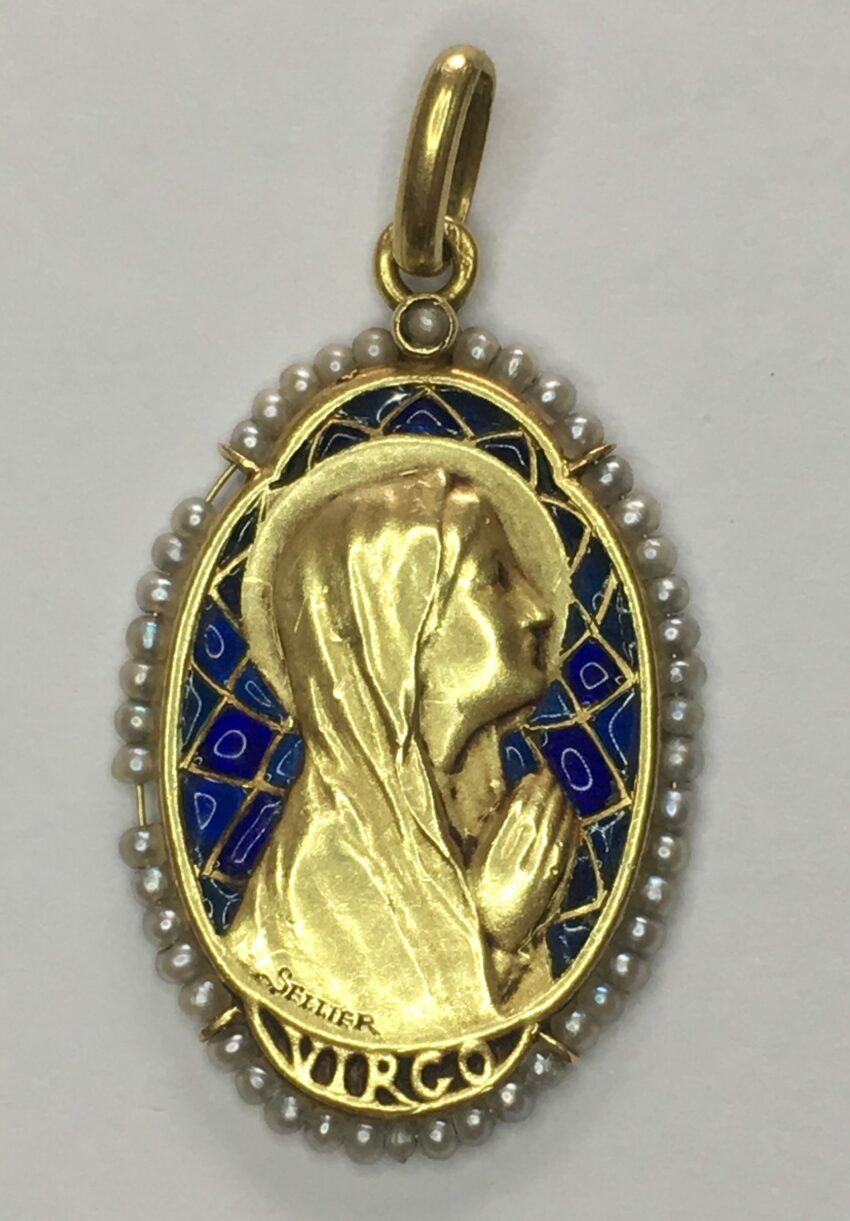 VENDUE. Médaille émaillée et perles – Image 2