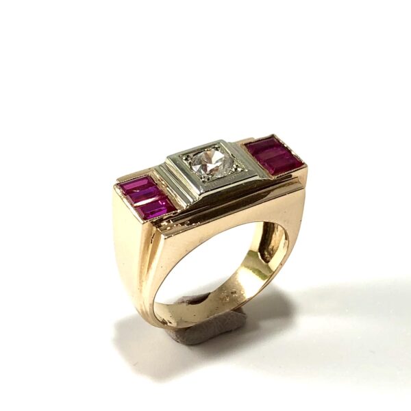 Bague tank, or, zircon central