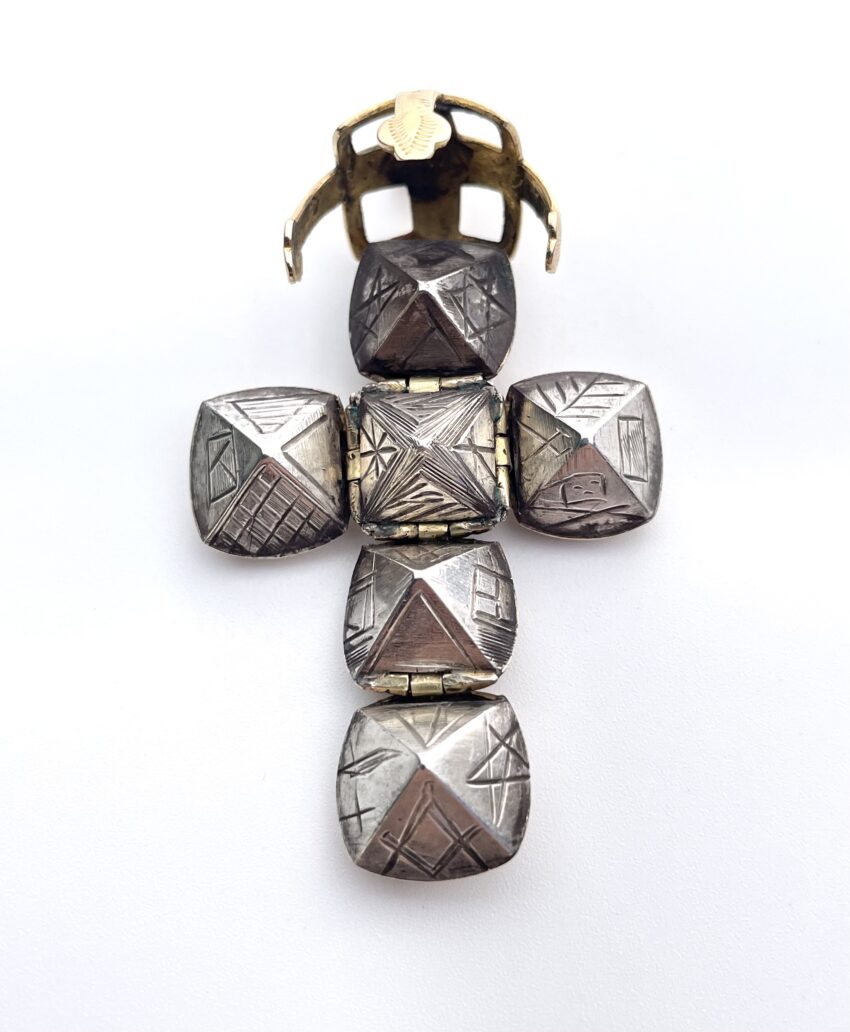Rare et étonnant pendentif boule en argent et vermeil à transformation – Image 3
