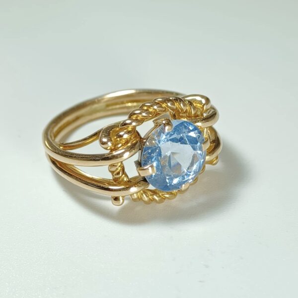 Bague vintage, or jaune et spinelle