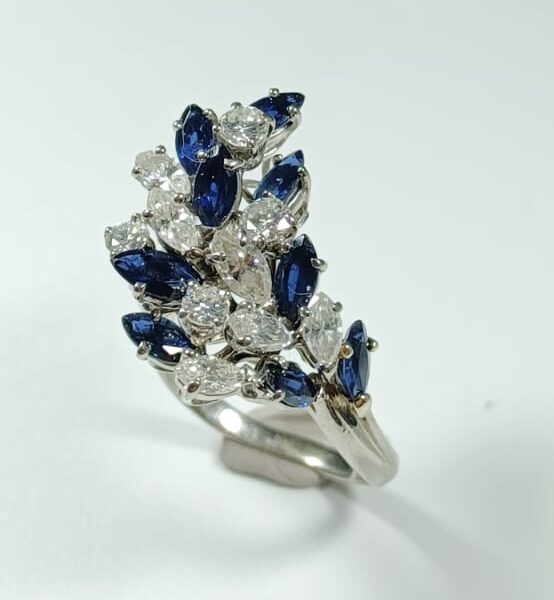 Bague "aile de diamants et de saphirs"