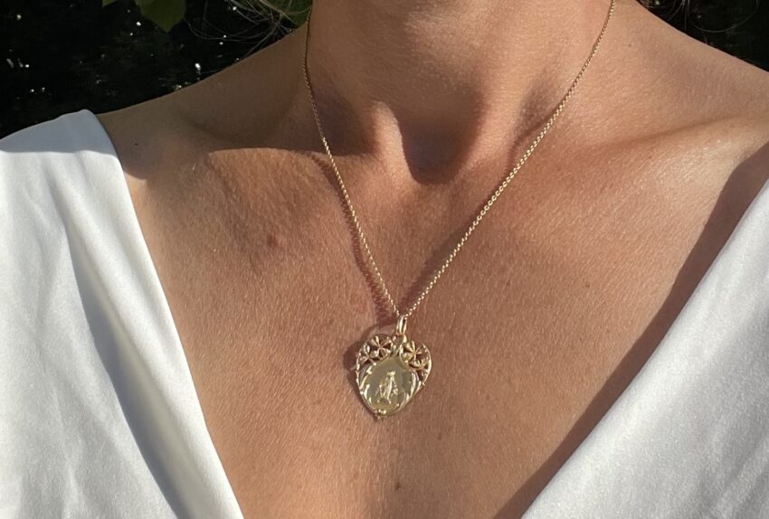 Médaille XIXe en forme de cœur ajouré – Image 2