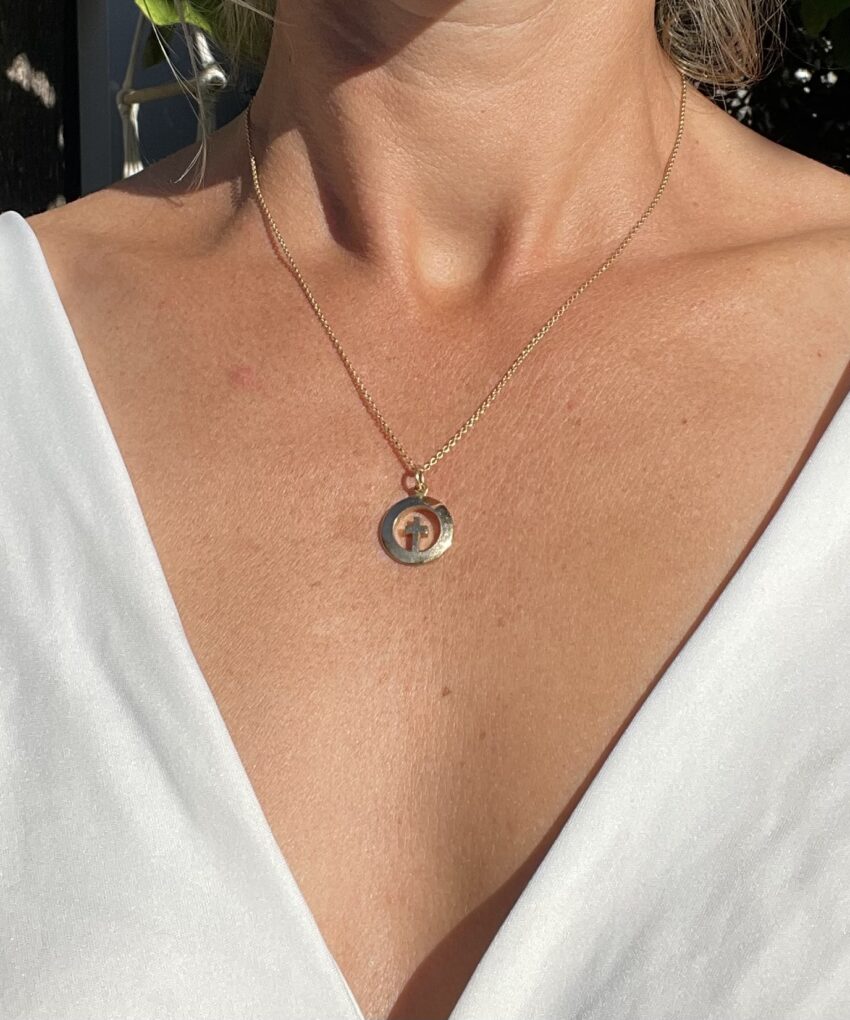 Médaille croix dans un cercle ajouré – Image 3