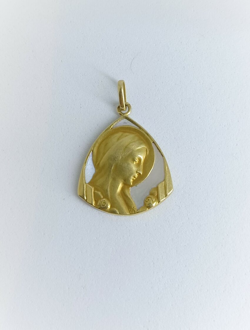 VENDUE. Médaille Art Déco en nacre et or