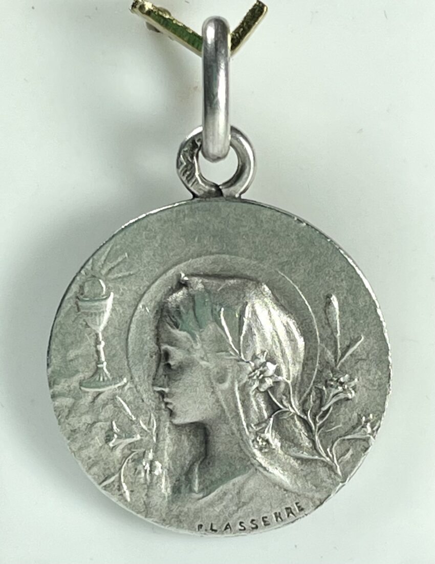 VENDUE. Médaille de communion en argent
