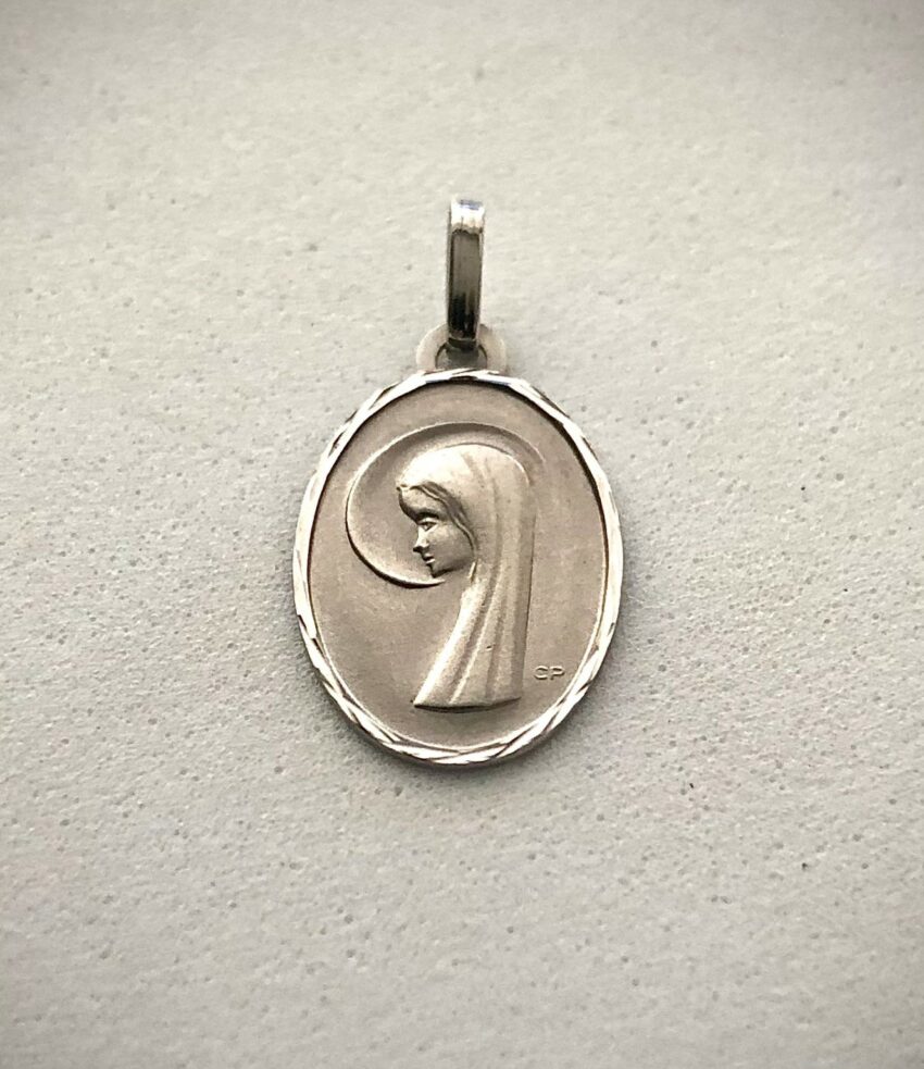 Médaille ovale or blanc