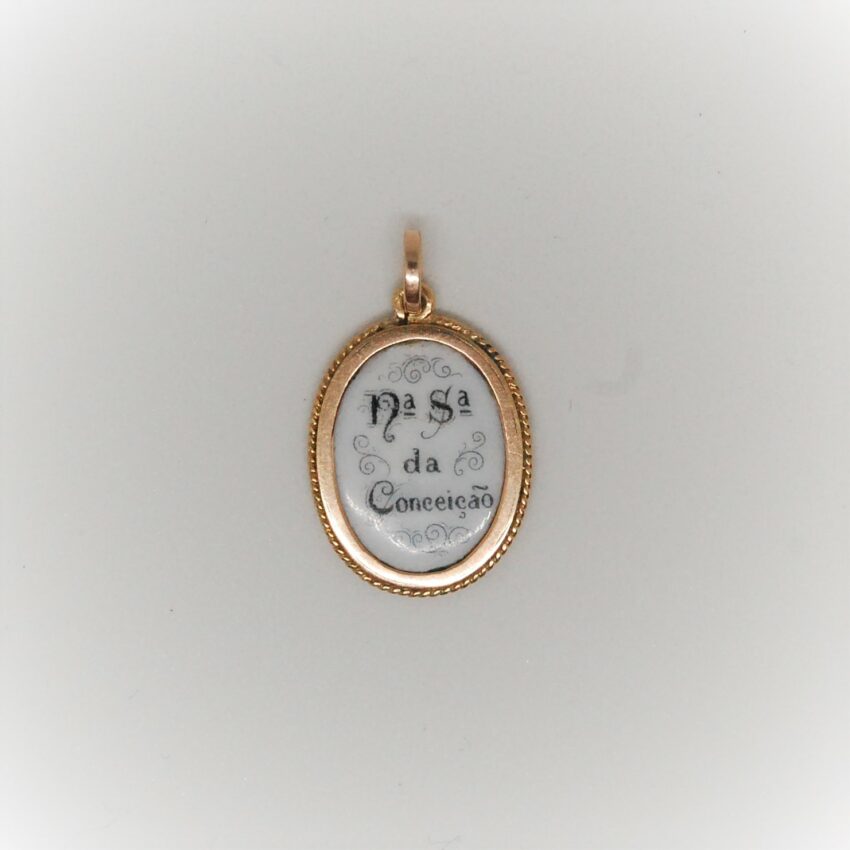 VENDUE. Rare médaille en porcelaine et or – Image 2