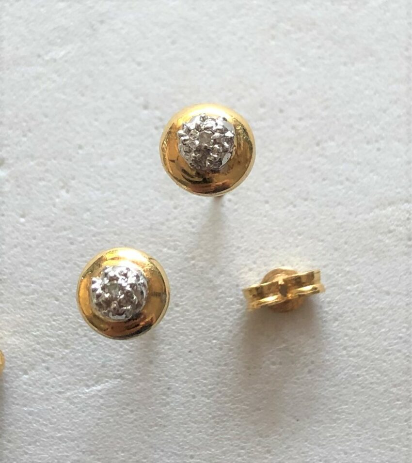 VENDUES. Puces d'oreilles, or blanc et diamants – Image 2