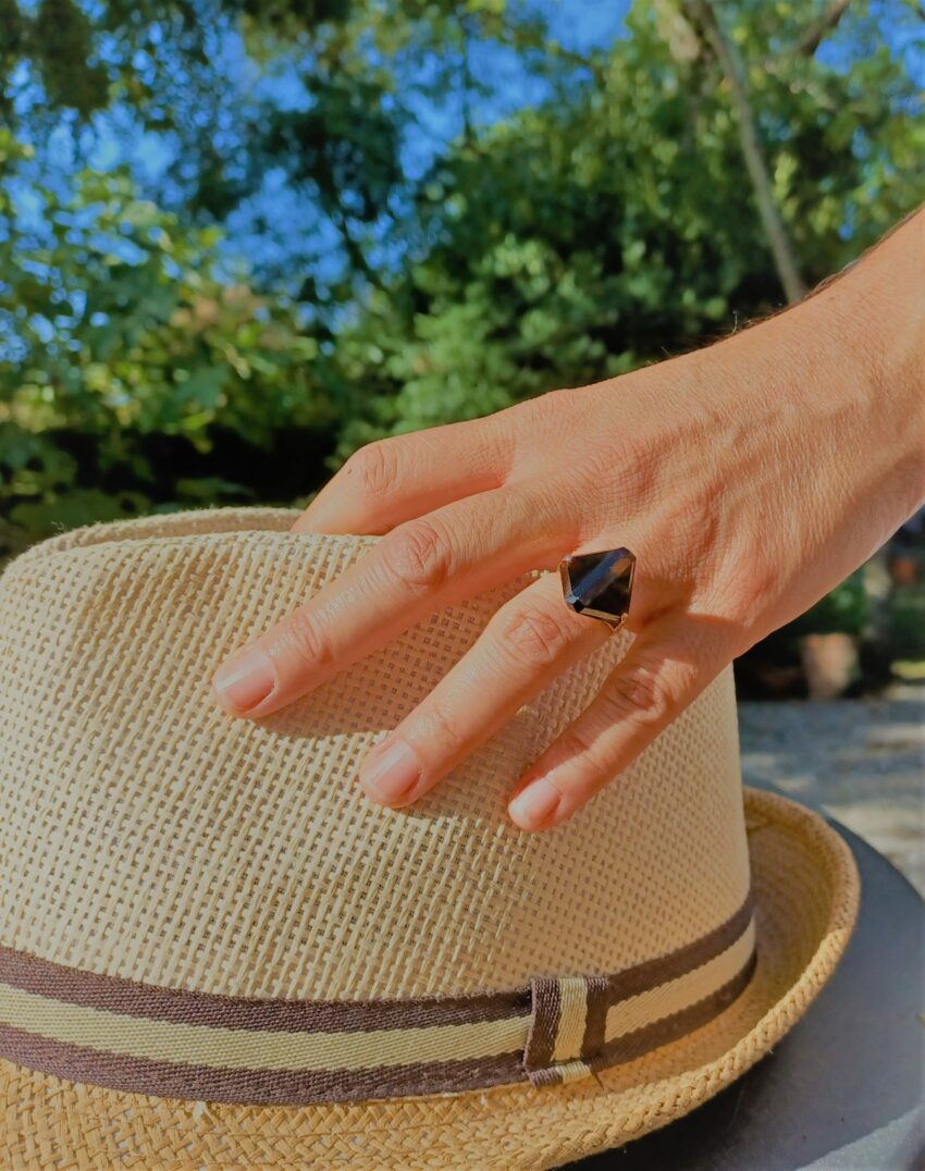 Vendue. Bague en or et topaze