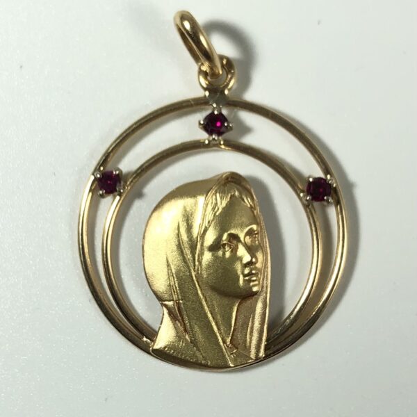 Vendue. Médaille en or et grenats