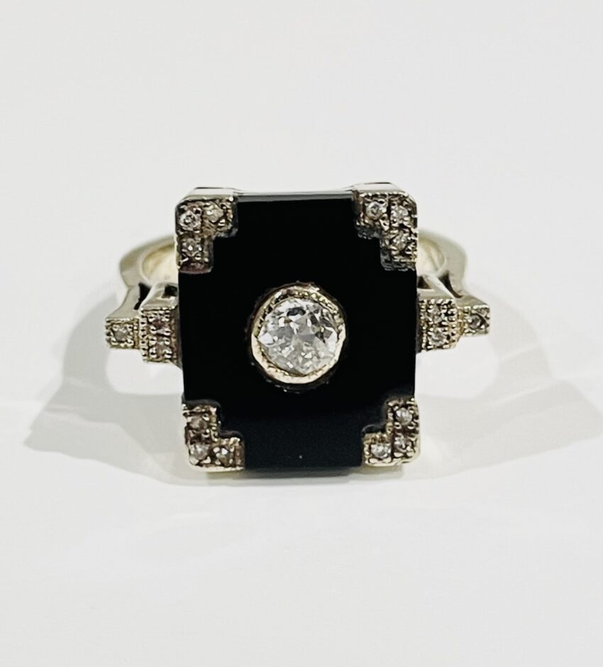 VENDUE. Bague Art Déco diamant plaque d'onyx – Image 2
