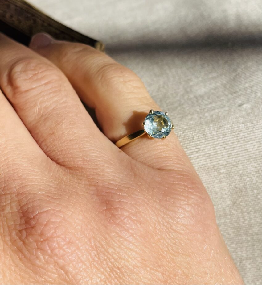 Petite bague ornée d'une aigue marine – Image 3
