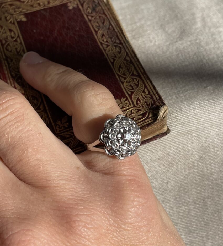 Bague vintage or blanc et diamants – Image 2