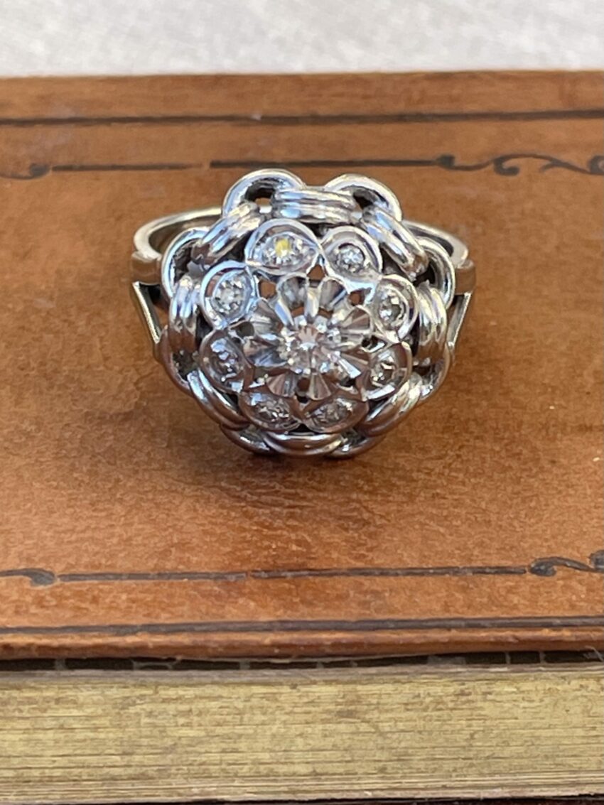 Bague vintage or blanc et diamants – Image 3