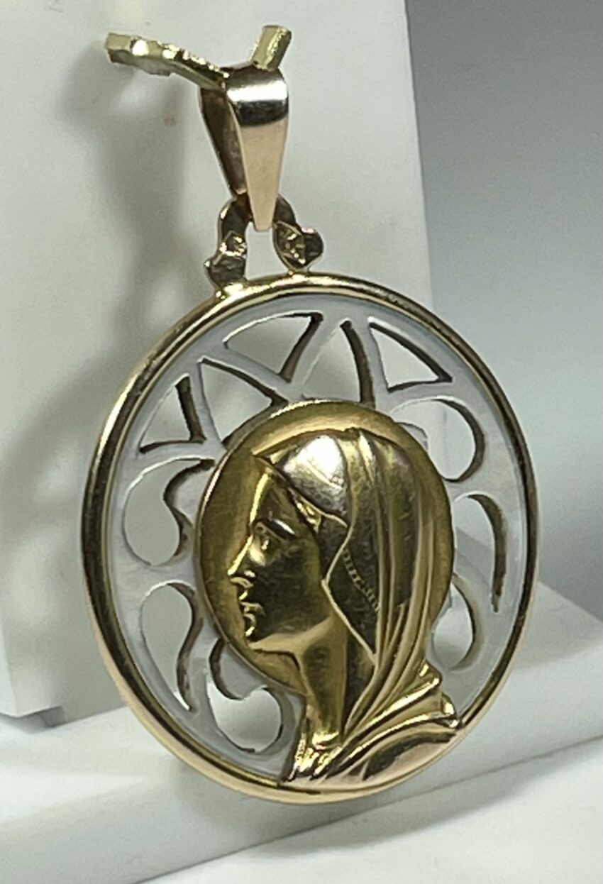 Médaille en nacre ajourée et or – Image 2