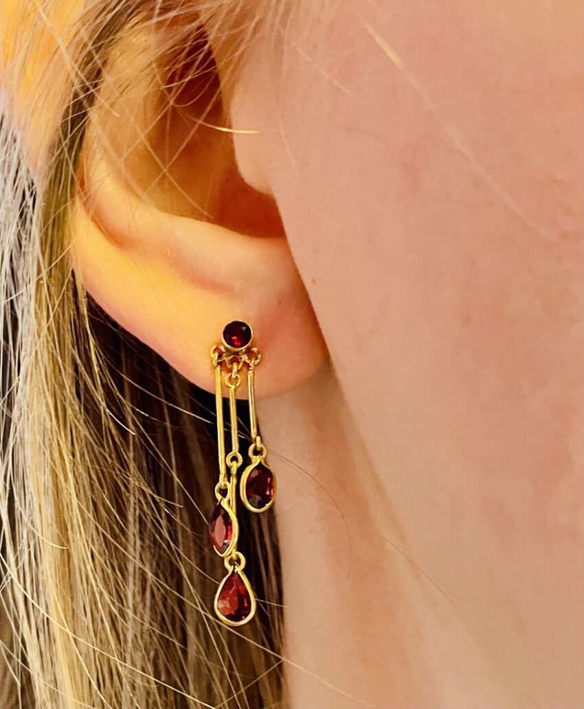 Pendants d'oreilles or et grenats – Image 2