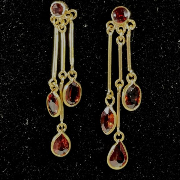 Pendants d'oreilles or et grenats