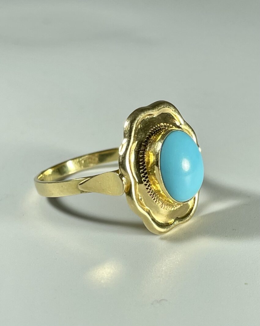 Bague cabochon en or
