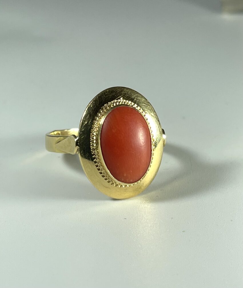 Bague cabochon corail