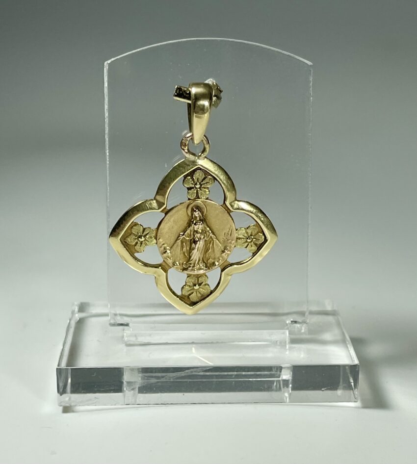 Médaille quadrilobée en or