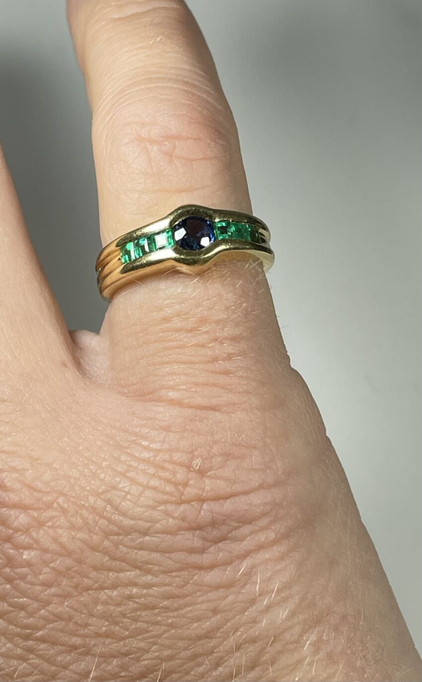 Bague jonc saphir et émeraudes – Image 4