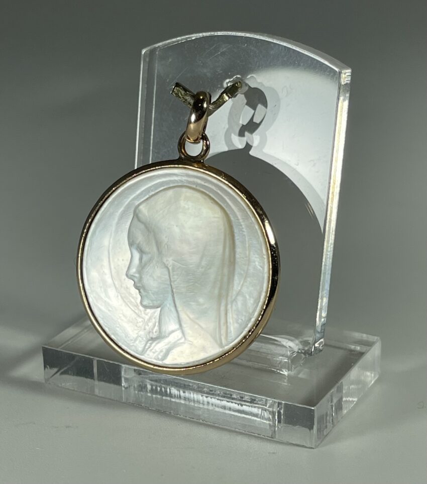 Médaille nacre et or