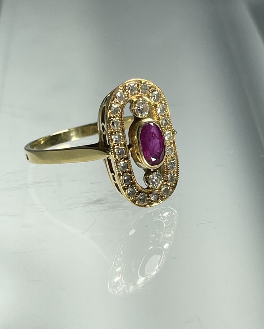 Bague or jaune rubis et diamants