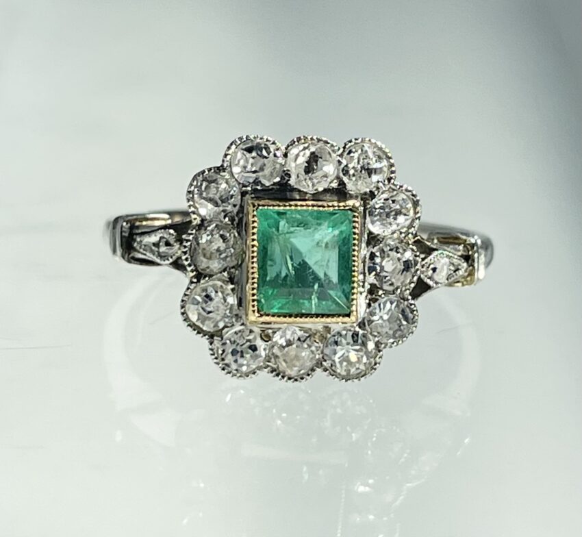 Bague début XXe, émeraude et diamants