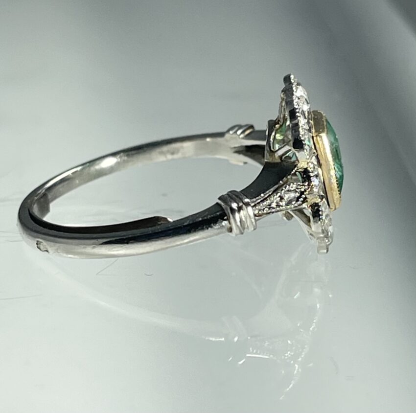 Bague début XXe, émeraude et diamants – Image 3