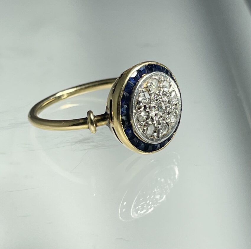 Bague ronde, diamants et saphirs calibrés – Image 2