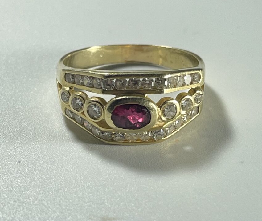 Bague en or ajouré, lignes de diamants – Image 2