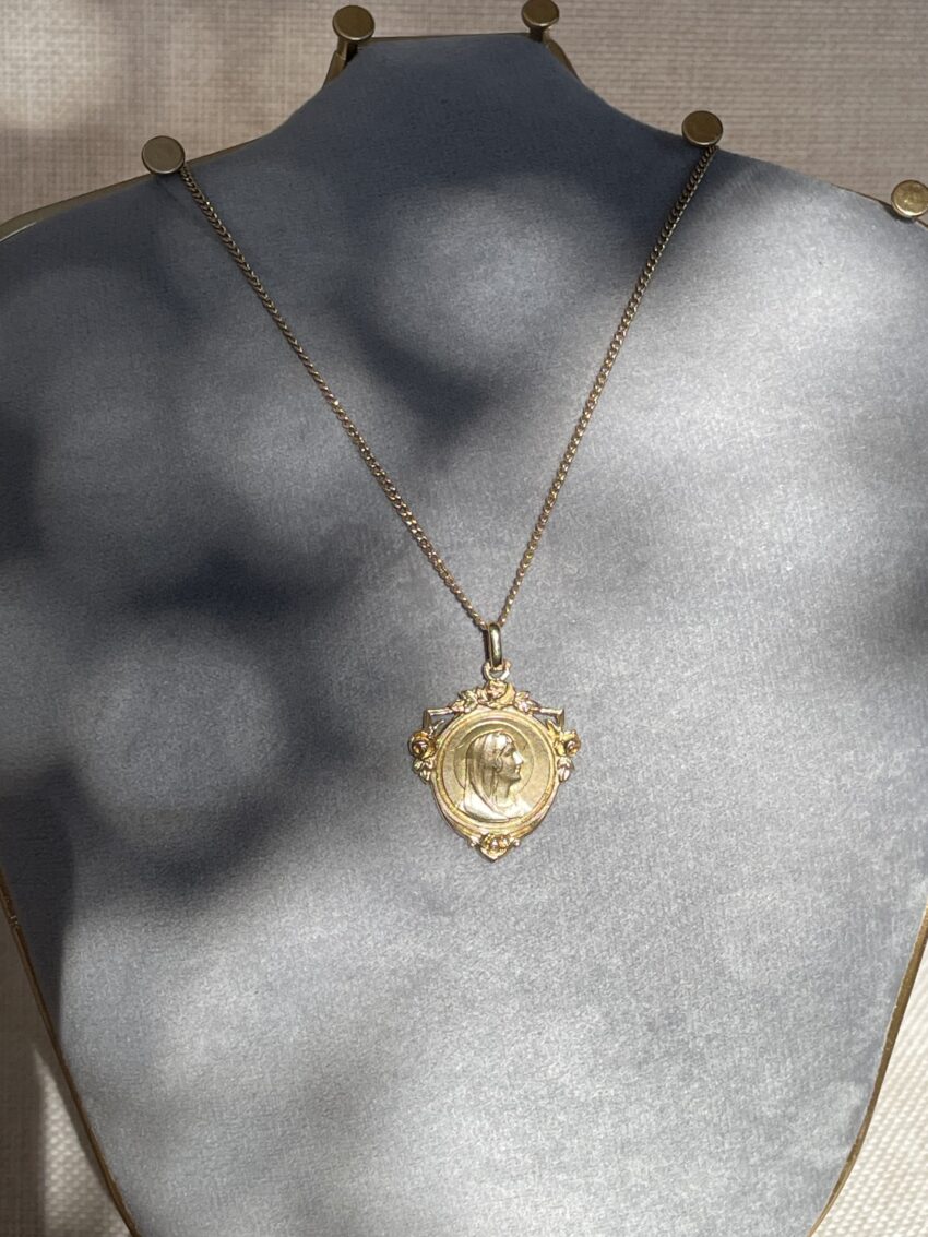 Médaille Vierge, forme originale