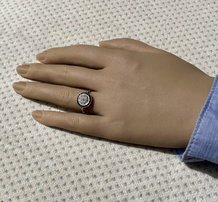 Bague ronde, diamants et saphirs calibrés – Image 5