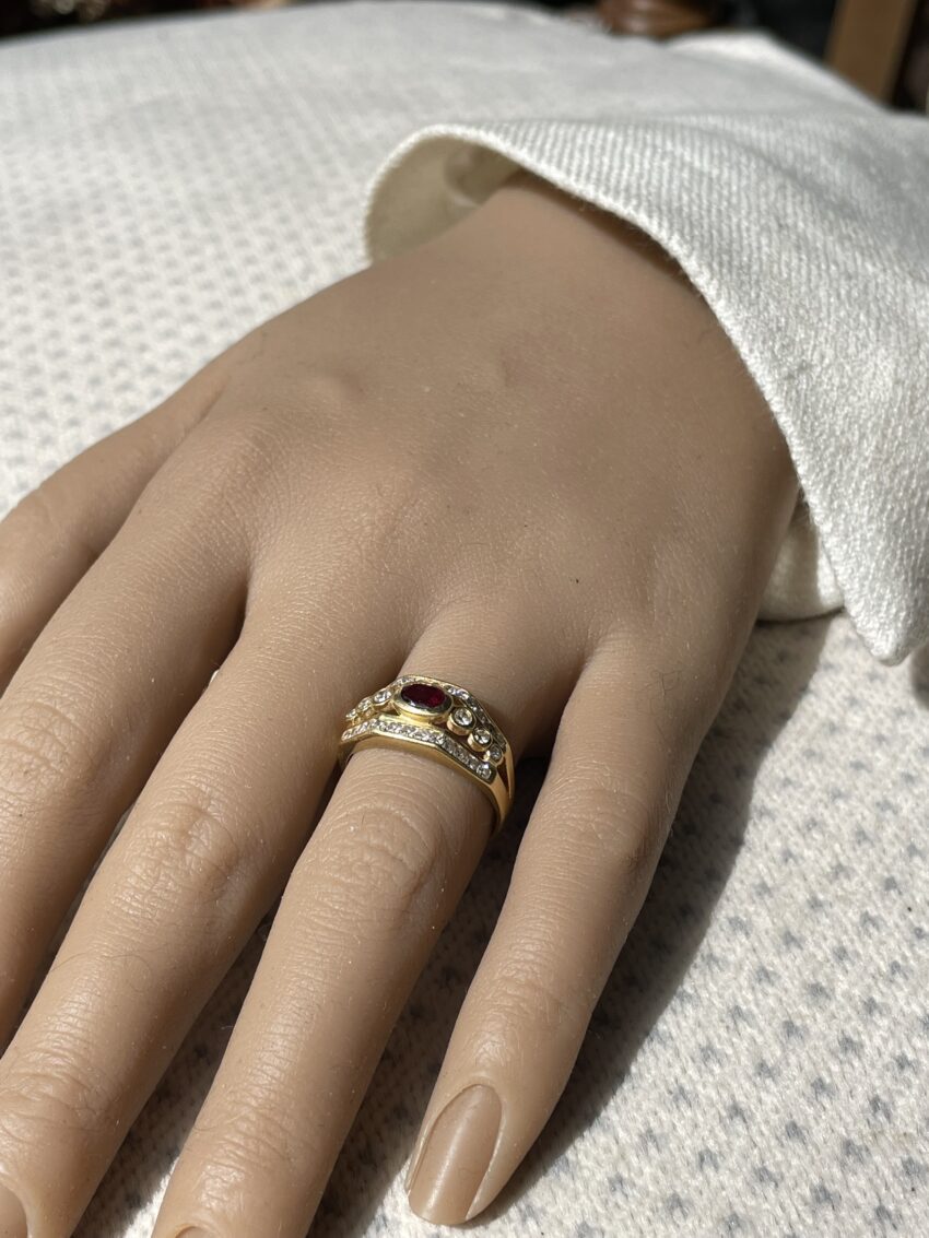 Bague en or ajouré, lignes de diamants – Image 6