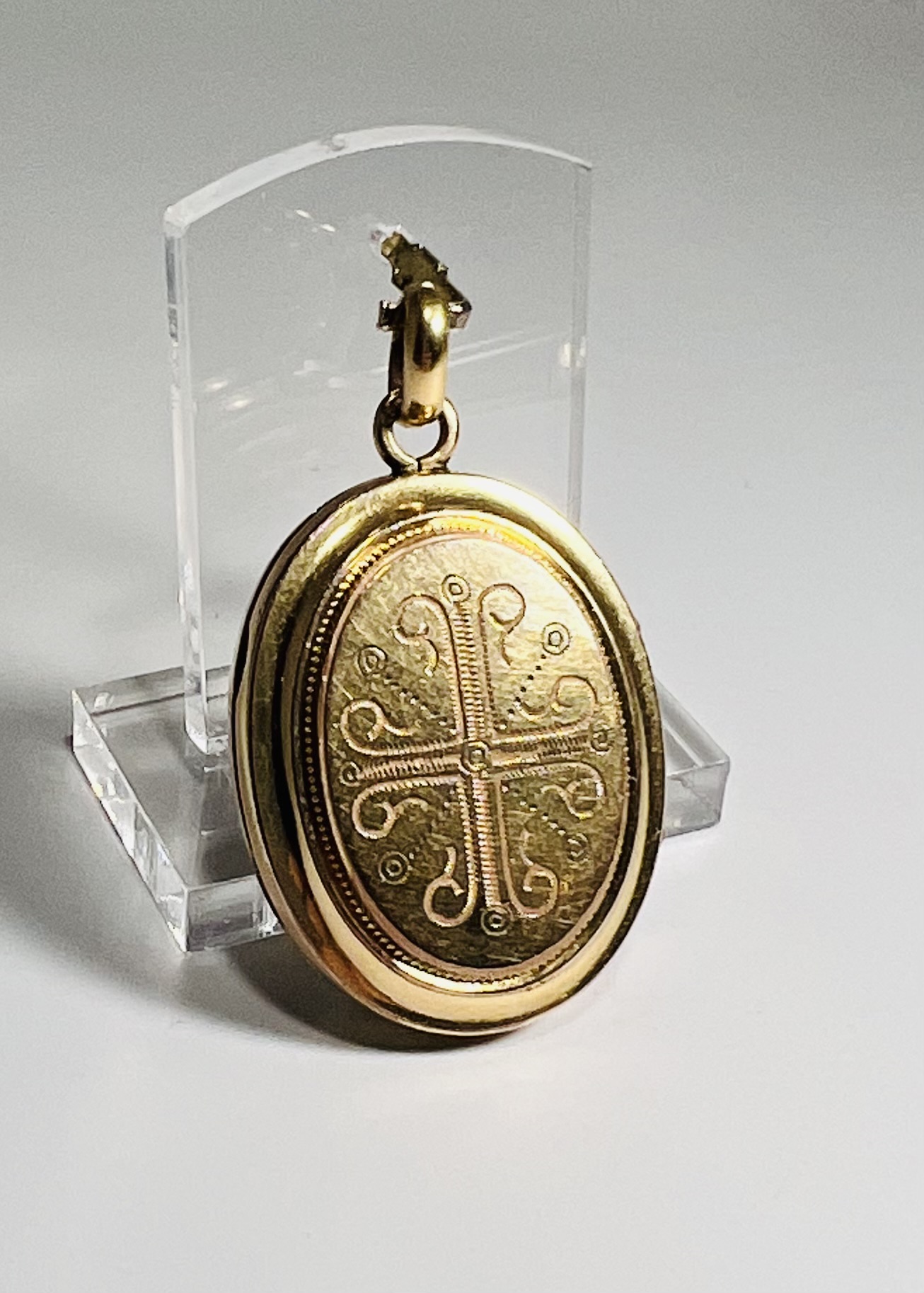 Médaillon porte-photos en métal doré – Image 3