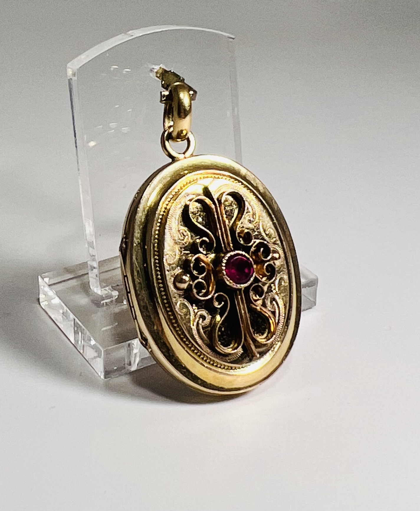 Médaillon porte-photos en métal doré – Image 2