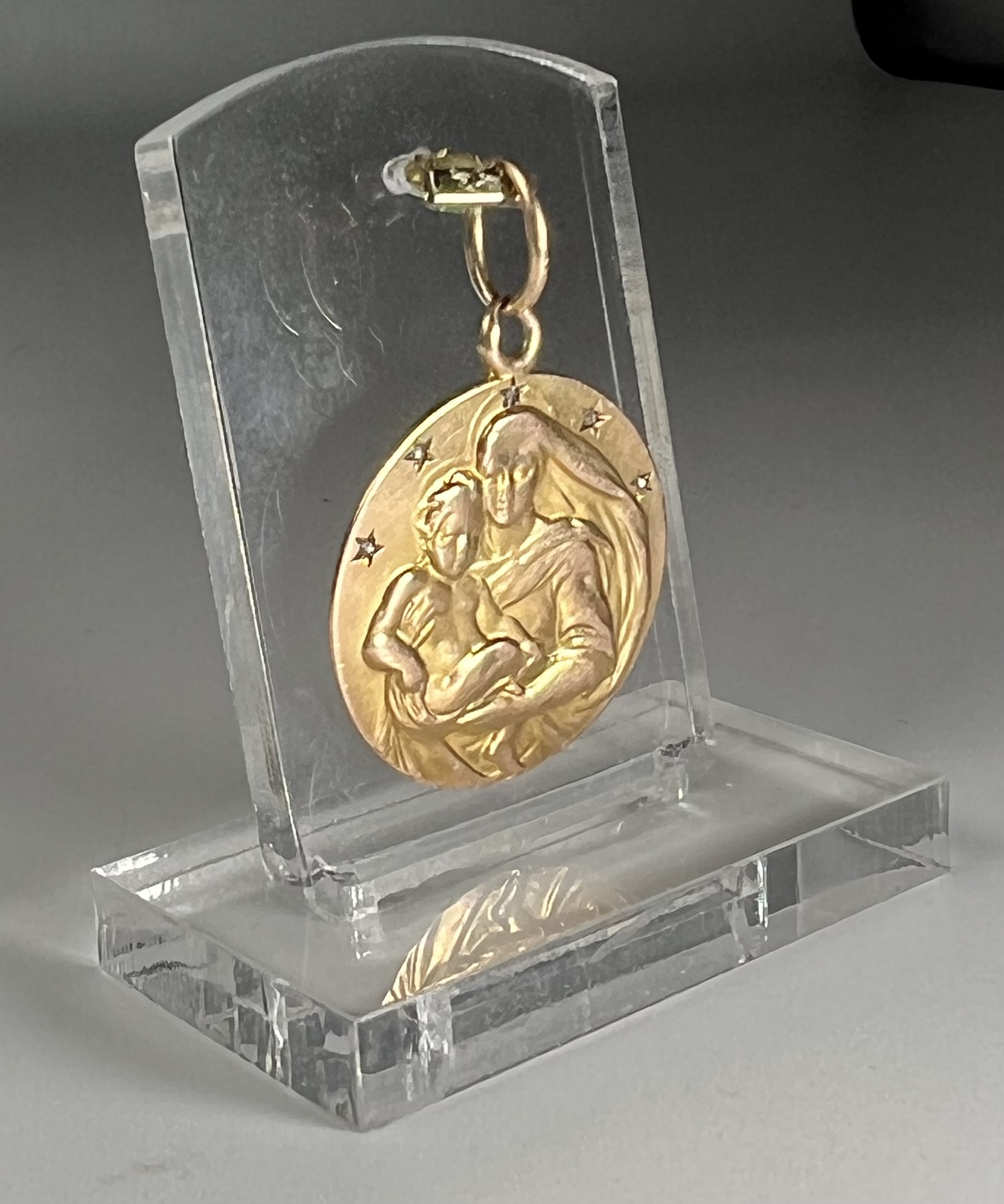 Médaille Vierge à l'Enfant, or et petits diamants – Image 2