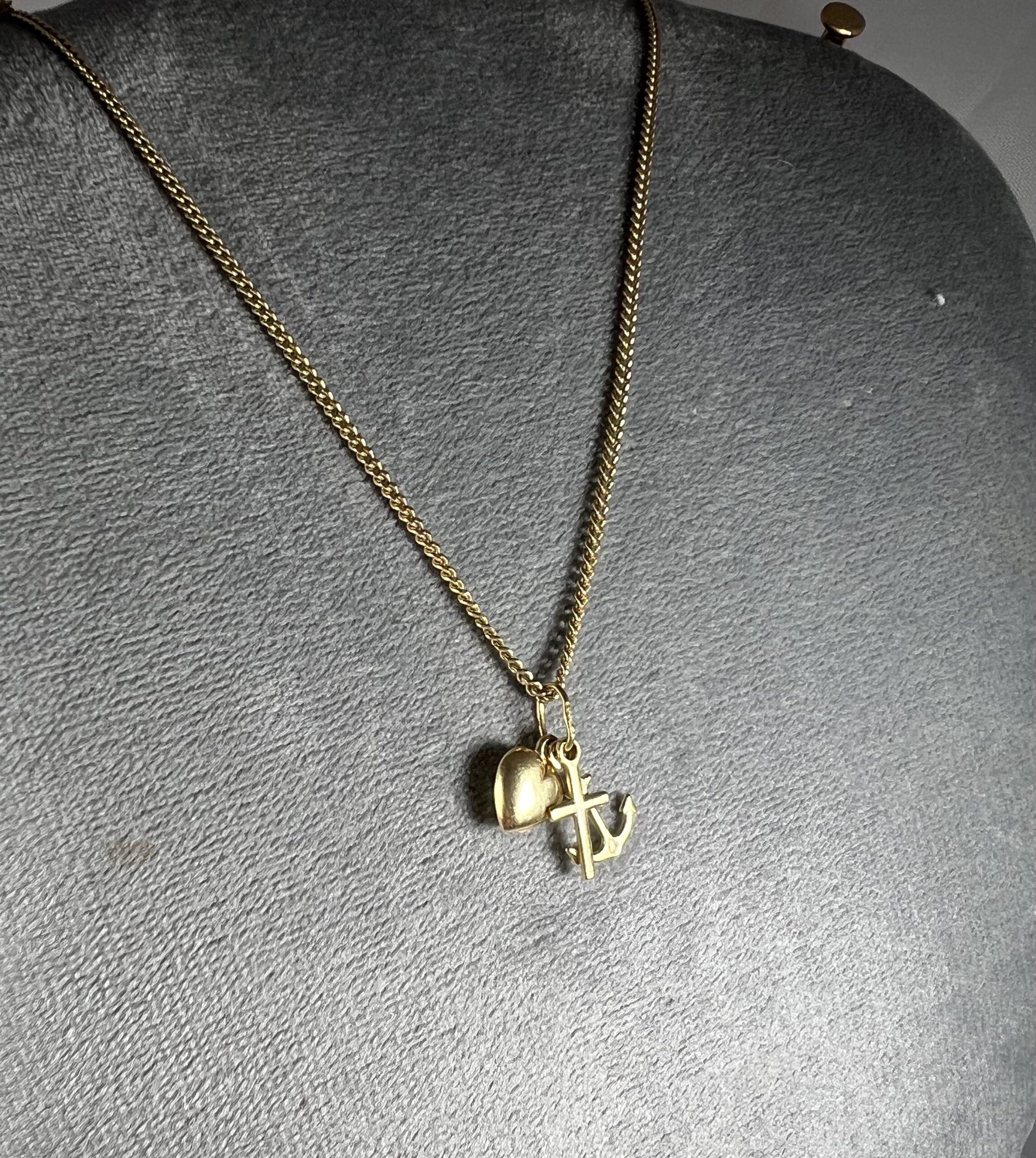 Pendentif Foi, Espérance et Charité en or – Image 2