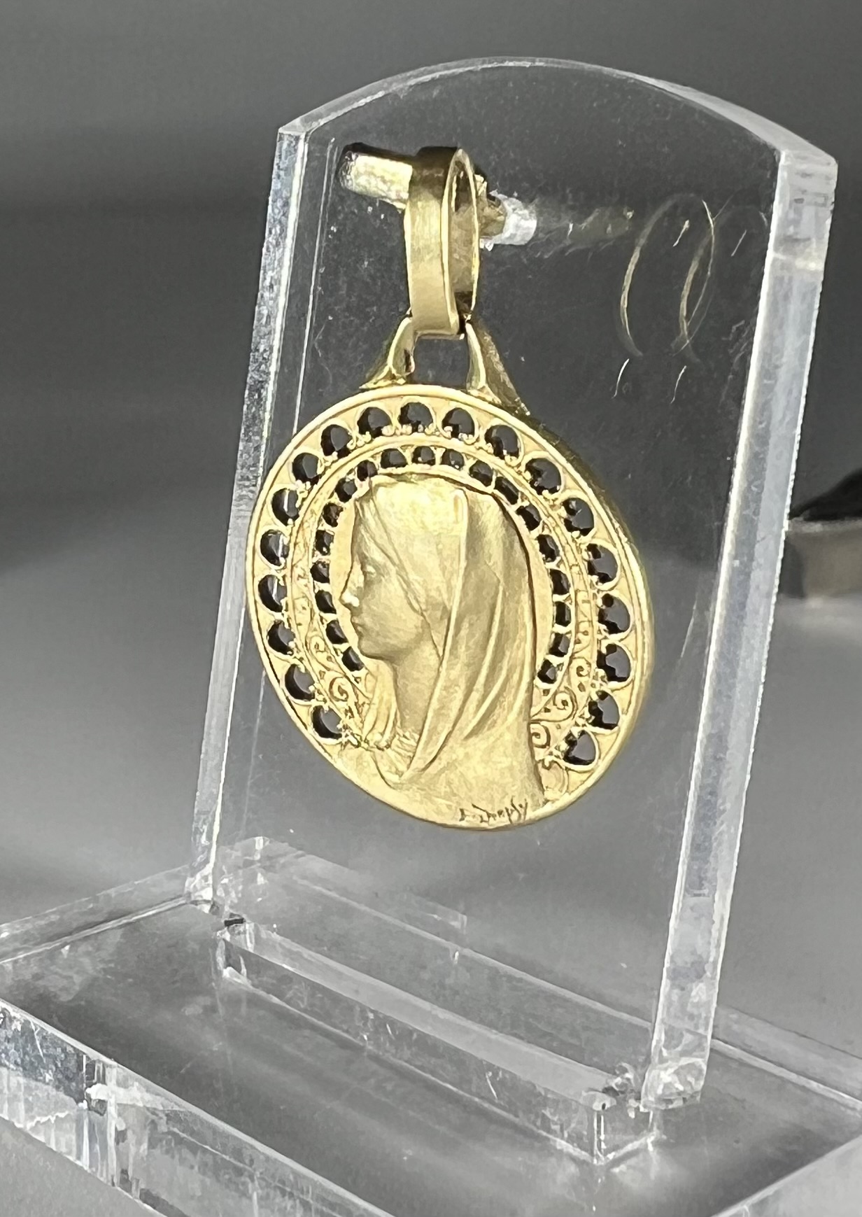 DROPSY. Médaille ajourée en or – Image 2